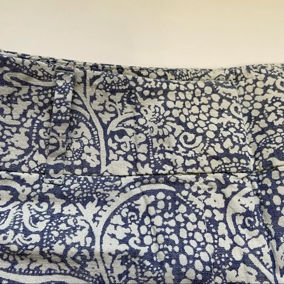 ✨NWOT✨Ann Taylor Blue Patterned Shorts - Picture 2 of 7